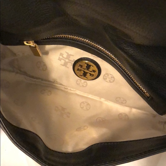 Tory Burch Amanda Pebbled Logo Black Clutch - Picture 4 of 4